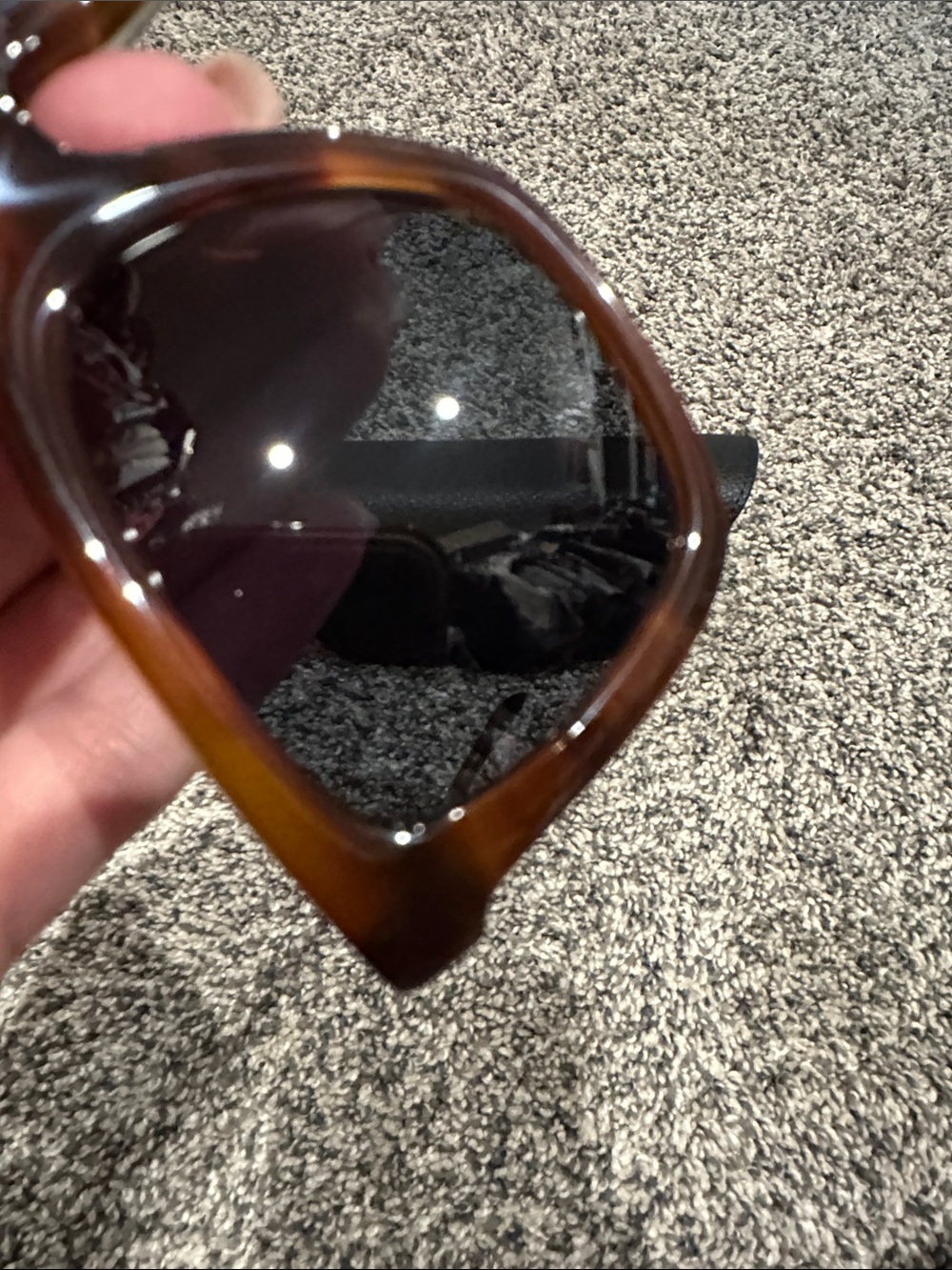 😎NWOT Guess Tortoiseshell Sunglasses with Black Lenses - Picture 6 of 7